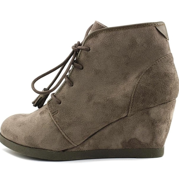 Madden Girl Dallyy Wedge Ankle Bootie Lace Up Women's Size 8 EUC - Picture 2 of 11